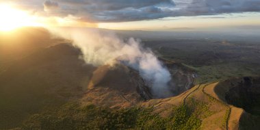 Masaya volkanı üzerinde günbatımı ulusal park panoramik manzara