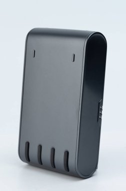 Gri elektrikli pil perspektifi beyaz stüdyo arka planında izole