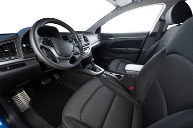 Modern araba iç gösterge paneli tekerlek ve izole pencereler