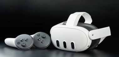 New York, ABD - 15 Mart 2024: Meta oculus quest 3 vr siyah stüdyo arka planı yakın çekim