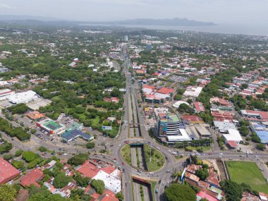 Managua, Nikaragua - 16 Ağustos 2024: Managua kentindeki ana Masaya yolu