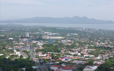 Managua, Nikaragua - 16 Ağustos 2024: Managua hava aracı görüşünde Masaya karayolu