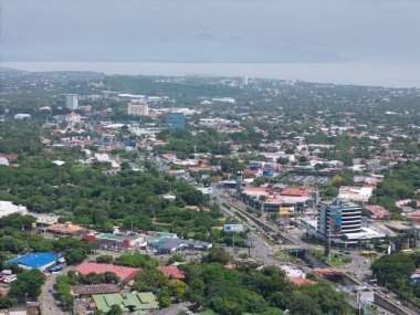Managua, Nikaragua - 16 Ağustos 2024: Managua şehrinin insansız hava aracı görüntüsü
