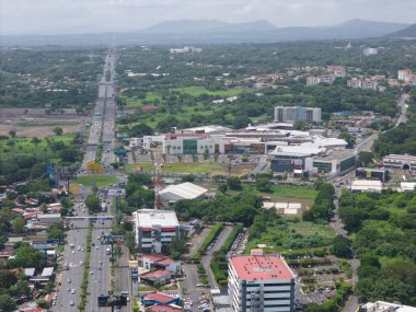 Managua, Nikaragua - 16 Ağustos 2024: Managua 'da Masaya otoyolu insansız hava aracı görüntüsü