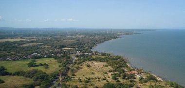 Pek çok rüzgar değirmeni hava aracı manzaralı manzara