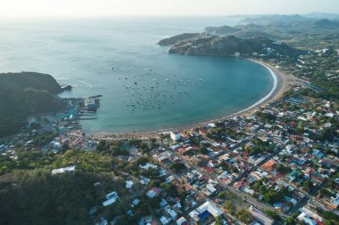 Okyanus körfezindeki sahil San Juan Del Sur insansız hava aracı görüntüsü