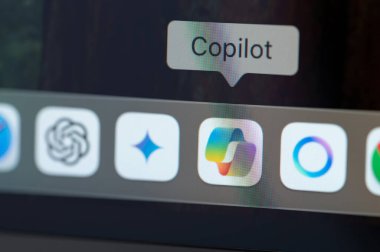New York, ABD - 17 Ekim 2024: Laptop ekranında Microsoft Copilot AI servisini aç