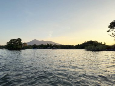 Tekne temalı tatil gezisi. Nikaragua 'daki Mombacho volkanı.
