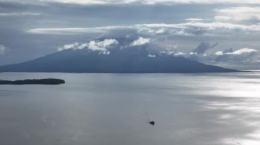 Feribot Nikaragua hava aracı manzaralı Ometepe Adası 'ndan hareket ediyor.