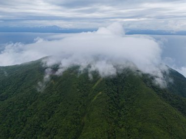 Nikaragua 'daki Maderas volkanı bulutlu hava aracı görüntüsüyle zirve yaptı.