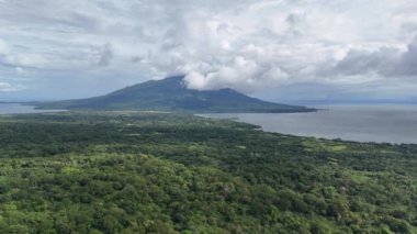 Ometepe Adası 'ndaki Maderas volkanı Nikaragua hava aracı görüntüsü