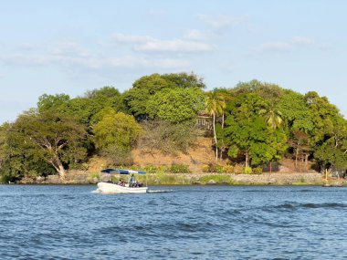 Tekne turizmi teması. Tropik tatil 