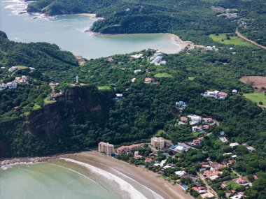 Güneşli bir günde San Juan Del Sur kıyı şeridi insansız hava aracı görüntüsü