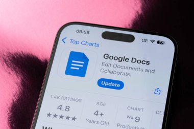 New York, ABD - 22 Mayıs 2025: Google Docs mobil uygulama sıralaması akıllı telefon ekranında makro görünümü kapat