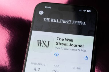 New York, ABD - 22 Mayıs 2025: Wall Street Journal Mobile uygulama sıralaması akıllı telefon ekranında makro görünümü kapat