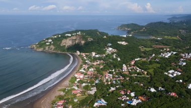 San Juan Del Sur 'da İsa heykeliyle hava manzarası. Nikaragua temalı tatil