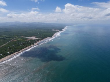 Hava sahili kıyı şeridi hava aracı görüntüsü