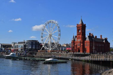 Güney Galler 'deki Cardiff Körfezi rıhtım manzarası. 