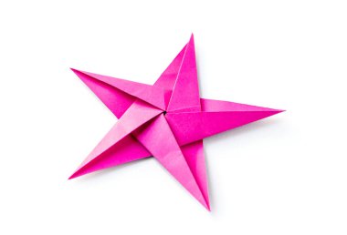 Pembe kağıt yıldız origamisi boş beyaz bir arkaplanda izole edildi.