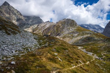 Pralognan la Vanoise 'deki dağ manzarası. Fransız Alpleri