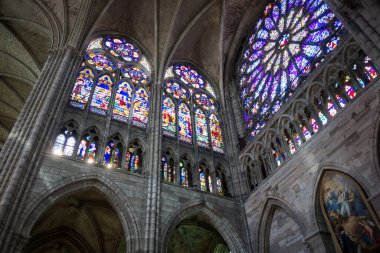 Saint-Denis Bazilikası. İç mekan, Paris, Fransa