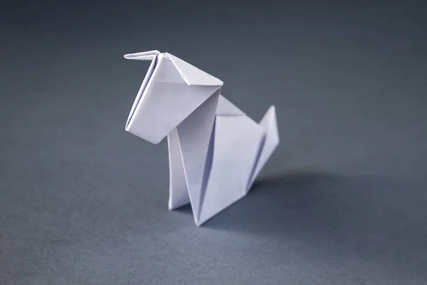 Papel Blanco Origami Perro Aislado Sobre Fondo Gris Blanco — Foto de Stock
