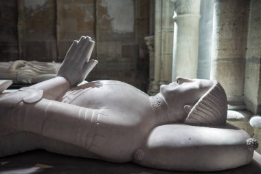 Saint-Denis, Paris Bazilikası 'ndaki Fransa Krallarının mezarları.