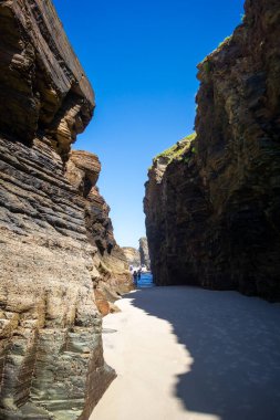 Galiçya, İspanya 'daki Katedrais Plajı Katedralleri gibi. Uçurumlar ve okyanus manzarası