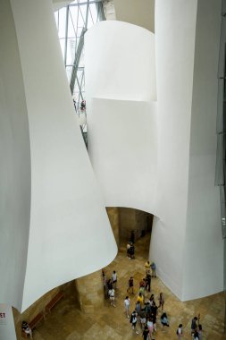 Bilbao - İspanya - 19 Temmuz 2022: Frank Gehry 'nin Guggenheim Müzesinin İç Görünümü