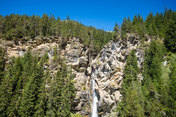 Vodopád Národním Parku Vanoise Savoie Francouzské Alpy — Stock fotografie