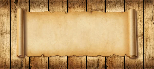 Vecchio Striscione Orizzontale Carta Pergamena Scorrere Uno Sfondo Bordo Legno — Foto Stock