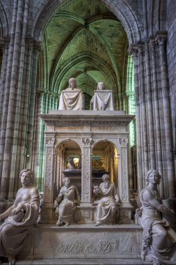 Saint-Denis Bazilikası, Paris 'te Kral XII. Louis ve Anne de Bretagne' ın mezarı.