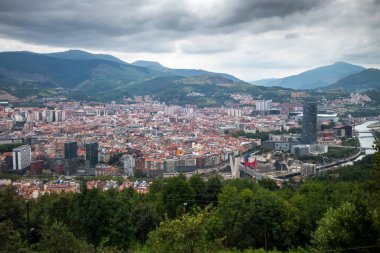İspanya 'nın Bask ülkesindeki Bilbao şehrinin hava manzarası