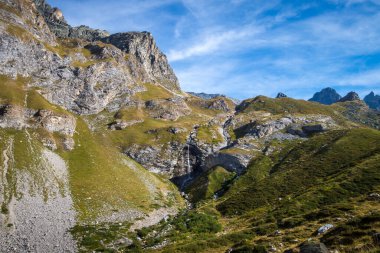 Vanoise Ulusal Parkı Alp Vadisi 'nde Şelale, Savoie, Fransız Alpleri