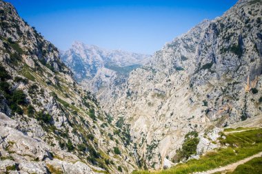Picos de Europa Kanyonu, Asturias, İspanya 'da bakım yolu - ruta del Cares