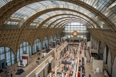 Paris - Fransa - 2 Ağustos 2022: Orsay Müzesi İç Görünümü