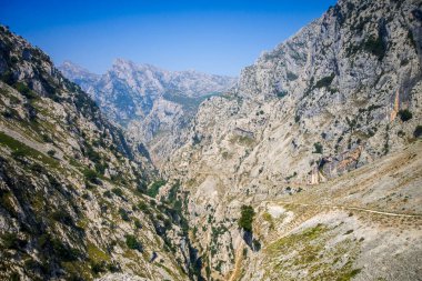 Picos de Europa Kanyonu, Asturias, İspanya 'da bakım yolu - ruta del Cares