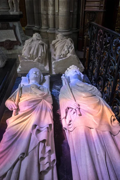 パリのサン ドニ大聖堂のフランス王の墓 — ストック写真