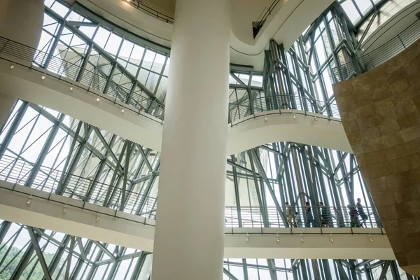 ビルバオ スペイン 2022年7月19日 フランク ゲーリーによるグッゲンハイム美術館の内観 — ストック写真