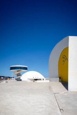 Aviles - İspanya - 10 Temmuz 2022: Oscar Niemeyer Uluslararası Kültür Merkezi