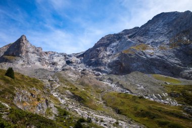 Pralognan la Vanoise 'deki dağ manzarası. Fransız Alpleri
