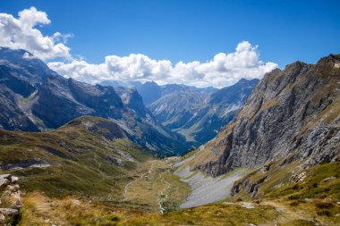 Pralognan la Vanoise 'deki dağ manzarası. Fransız Alpleri