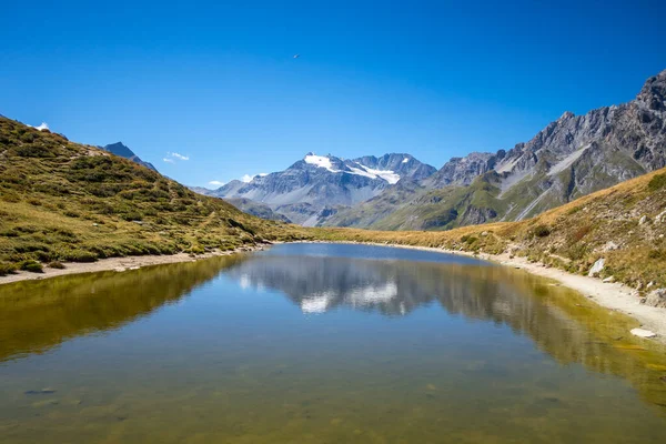 Lago Uña Lac Clou Las Montañas Pralognan Alpes Franceses —  Fotos de Stock