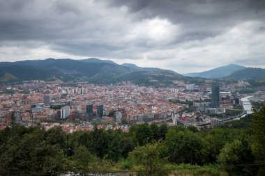 İspanya 'nın Bask ülkesindeki Bilbao şehrinin hava manzarası