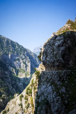 Picos de Europa Kanyonu, Asturias, İspanya 'da bakım yolu - ruta del Cares