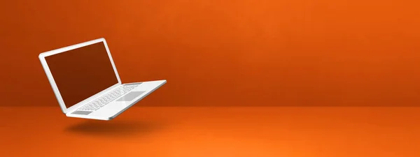 Egy Üres Laptop Lebeg Narancssárga Háttér Felett Elszigetelt Illusztráció Vízszintes — Stock Fotó