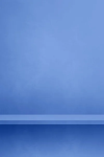 Leeres Regal Auf Einer Lila Blauen Betonwand Hintergrundvorlage Szene Vertikale — Stockfoto
