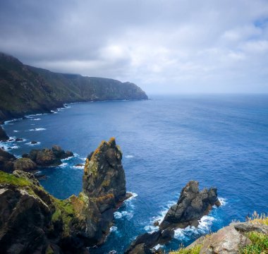 Cape Ortegal uçurumları ve Atlantik okyanus manzarası, Galiçya, İspanya