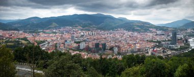 İspanya 'nın Bask ülkesindeki Bilbao şehrinin hava manzarası