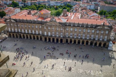 İspanya, Galiçya 'daki Santiago de Compostela Katedrali' nden Obradoiro kare manzarası